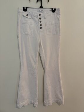 *LIKE NEW* Judy Blue White Flare Fit Jeans with Buttons